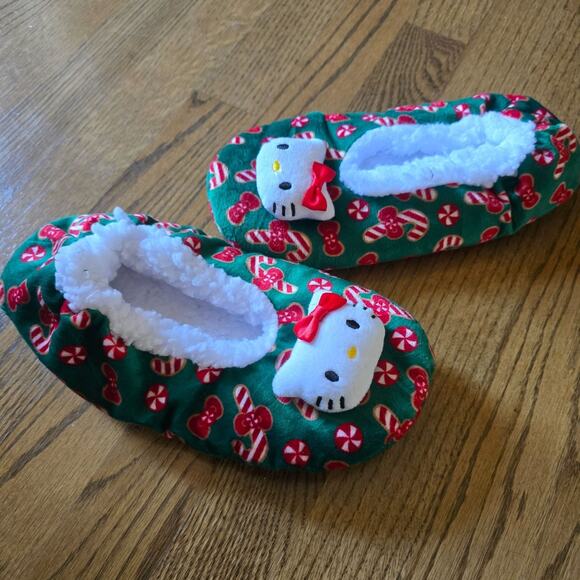 Hello Kitty Womens Holiday Fuzzy Babba Slipper Socks Green Candy Print Size 7-9. - Picture 5 of 13